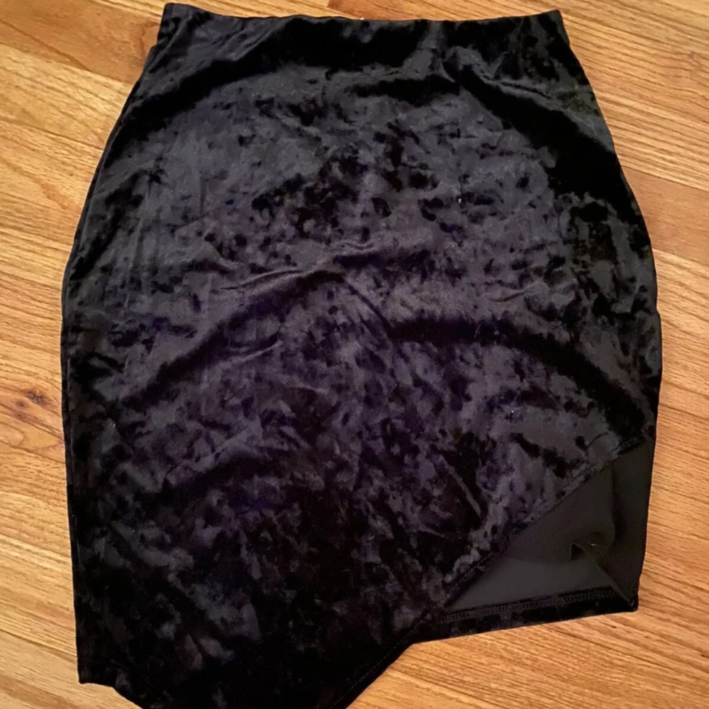 Black Skirt NWT size small